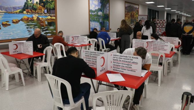 Yalova'da başlatılan kan bağışı kampanyasına yoğun ilgi