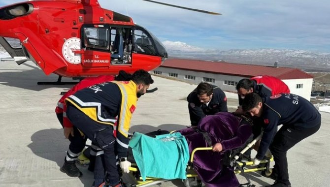 Van'da ambulans helikopter 2 hamile kadın için havalandı