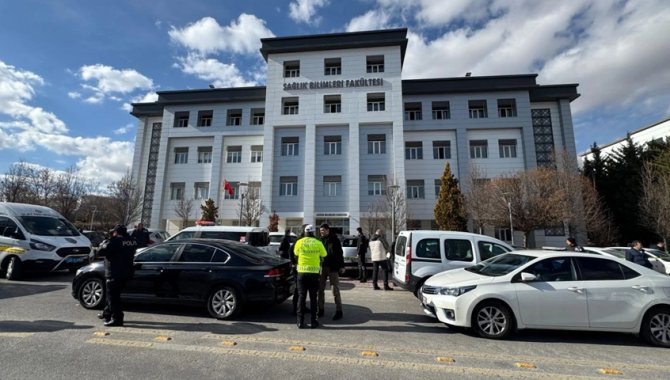 Konya'da dekan yardımcısını odasında silahla yaralayan öğrenci intihar girişiminde bulundu