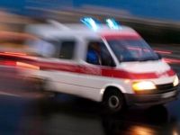 Ambulans devrildi: 3 yaralı