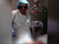 Ameliyat sırasında dans eden doktor kendini savundu