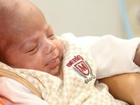 Prematüre bebek kalp ameliyatıyla hayata tutundu