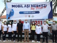 Kaş'ta kurulan mobil aşı merkezinde 715 kişi aşı oldu