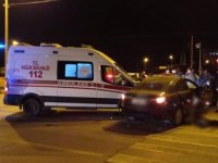 Bitlis'te ambulans ile otomobilin çarpışması sonucu 5 kişi yaralandı