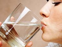 İdeal kilonuzu korumak için su içmeyi öneriyor…