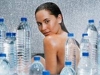 Sağlıklı bir insan, günde 1 litre mineralli su içebilir
