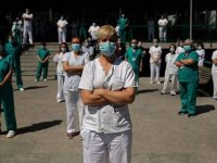 Endonezya'da doktor ve hemşireler, sağlık alanındaki kanun teklifini protesto etti