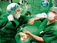 Türk doktor ameliyatta patladı