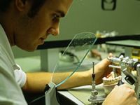 Diş Protez Teknisyenleri Zararlı Kimyasal Maddelere Maruz Kalıyor