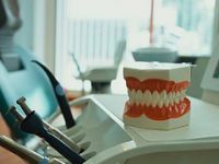 Diş protez teknisyenlerine zorunlu rapor eziyeti