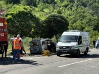 Sinop'ta otomobille sağlık personelinin bulunduğu araç çarpıştı, 4 kişi öldü, 2 kişi yaralandı