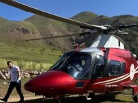 Bingöl'de yaylada böceğin başını ısırdığı kişi ambulans helikopterle hastaneye kaldırıldı