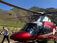 Arı Sokması Sonucu Bilinç Kaybı Yaşayan Hasta, Ambulans Helikopterle Erzurum’a Sevk Edildi