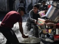 UNRWA: Gazze'de insanlar yakıcı güneşin altında saatlerce içme suyu sırası bekliyor