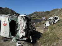 Erzurum'da ambulans ile hafif ticari aracın çarpışması sonucu 4 kişi öldü