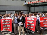 Van'da bir sağlık çalışanının darp edilmesi protesto edildi