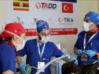 Türk gönüllü sağlık ekibi Uganda'da tedavilere ve ameliyatlara devam ediyor