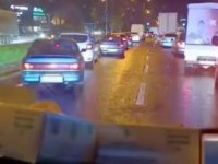 Düzce'de sürücülerin fermuar yöntemiyle ambulansa yol vermesi kamerada