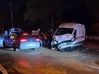 Sakarya'da ambulansın karıştığı zincirleme kazada 1 kişi öldü 3 sağlık personeli yaralandı