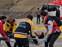 Bahçesaray'da rahatsızlanan kişi ambulans helikopterle Van'a nakledildi