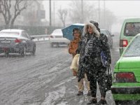 İran’ın birçok şehrinde eğitim ve çalışmaya soğuk hava ve kar engeli