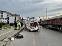 Samsun'da tırla çarpışan ambulansın şoförünün yaralandığı kaza güvenlik kamerasında