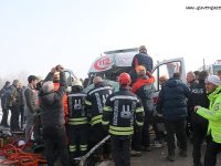 Erzurum'da ambulansların karıştığı iki kazada 6'sı sağlık çalışanı 8 kişi yaralandı