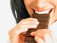 Acı çikolata kalp krizi riskini azaltıyor