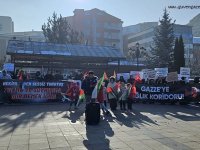 Erzurum'da sağlık çalışanları soğuk havaya rağmen Gazze için yürüdü