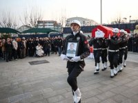 Bebeğine anne sütü götürürken kazada ölen polis memurunun eşi kızıyla hayata tutunuyor